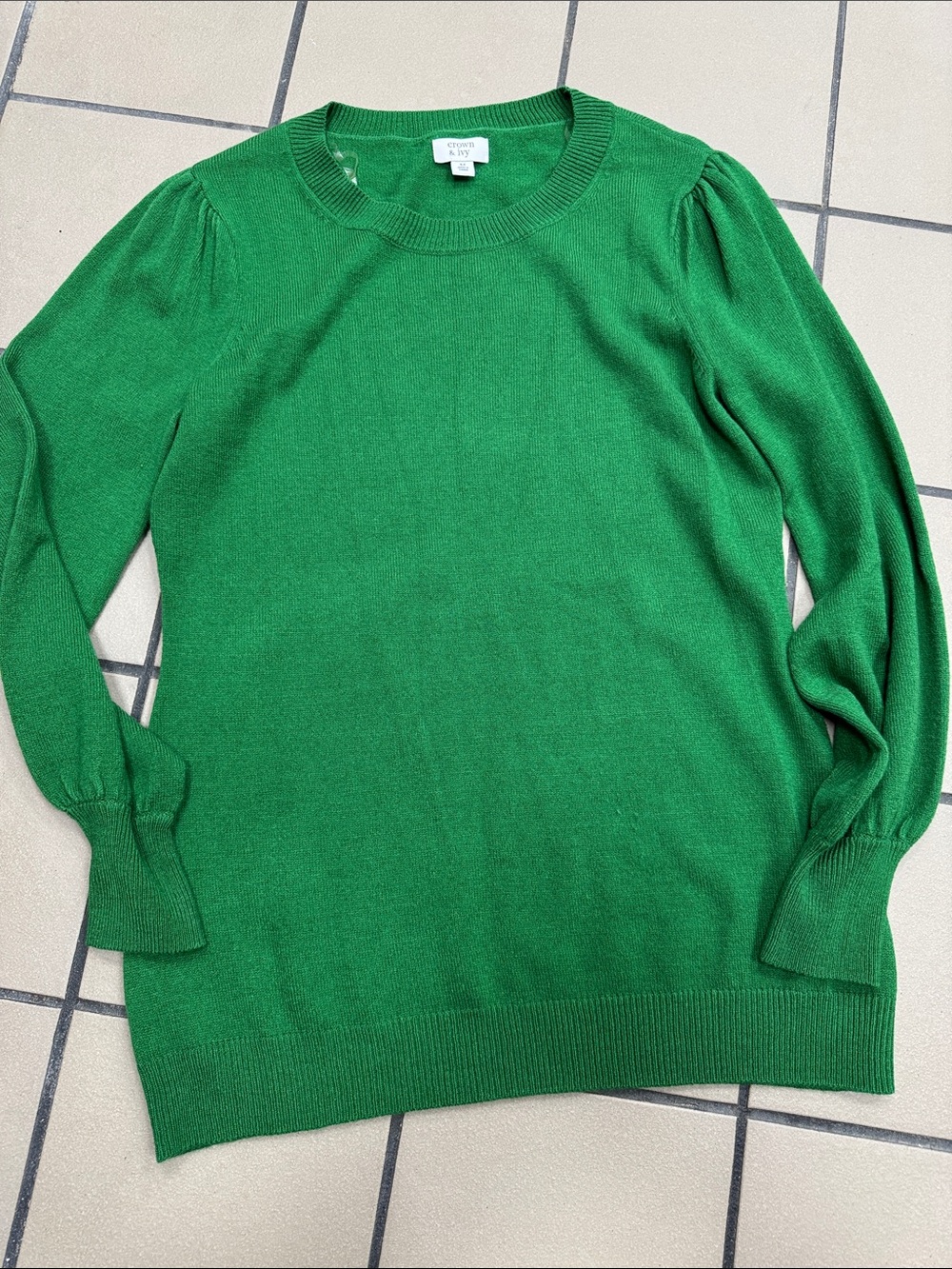 crown & ivy Kelly Green Crewneck Sweater with Subtle Puff Sleeves
